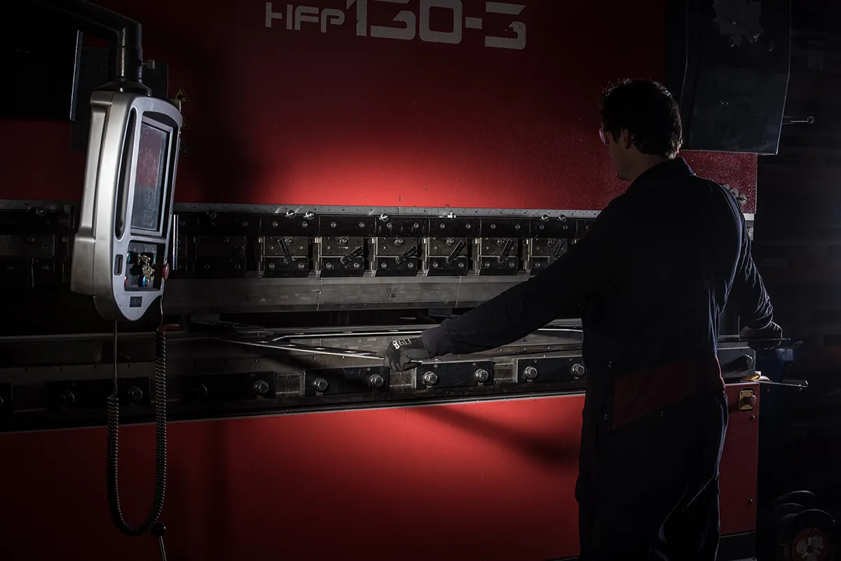 Perswerk bij Estax Techniek